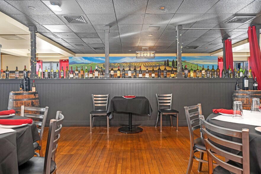 More Photos Of 2099 Post Rd, Warwick Restaurant For Sale
