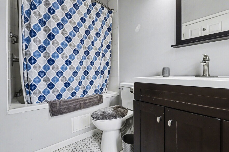 More Photos Of 130 E Water St, Constantine General Retail For Sale