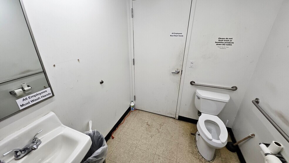 More Photos Of 6594 Ohio River Rd, Lesage Freestanding For Sale