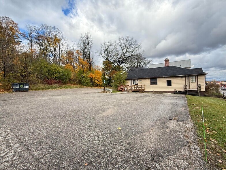 More Photos Of 1104 Ashmun St, Sault Sainte Marie Office For Sale