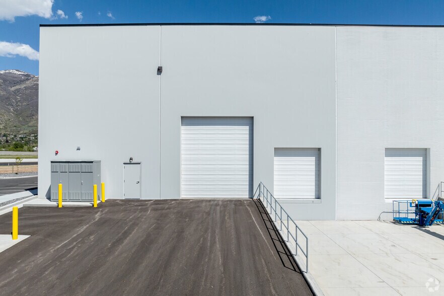 More Photos Of 1261 650, Farmington Light Distribution For Lease