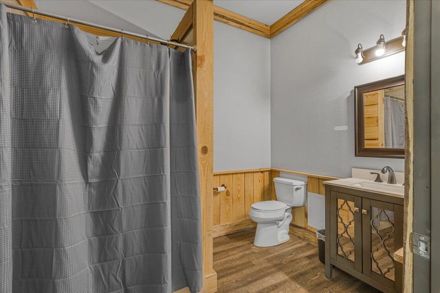 More Photos Of 7513 Highway 90, Milton Loft Creative Space For Sale