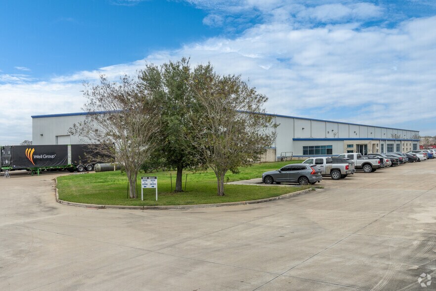 Primary Photo Of 7441 E Orem Dr, Houston Manufacturing For Sale