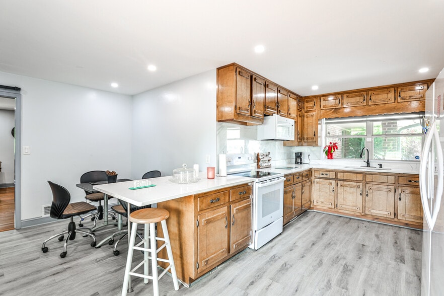 More Photos Of 2332 Old Covington Hwy, Conyers Office Residential For Sale