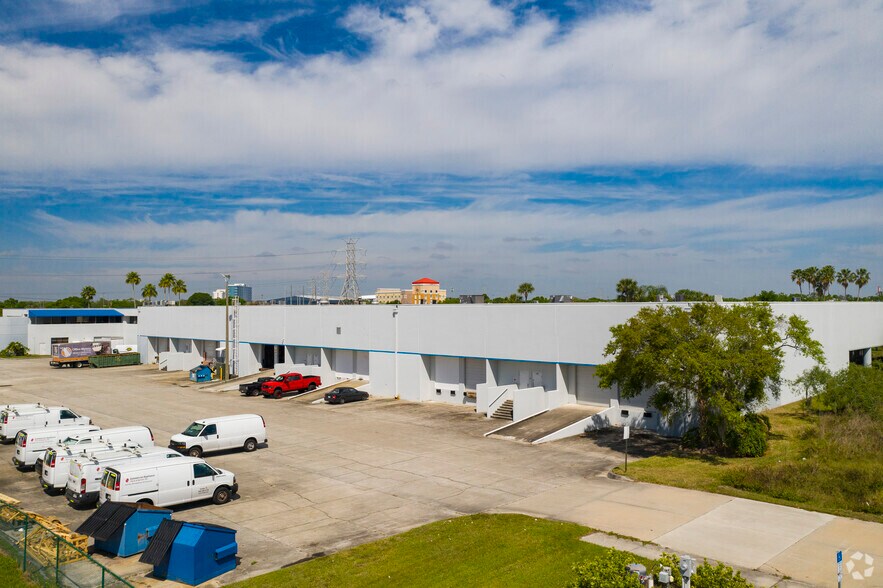 More Photos Of 8402 Laurel Fair Cir, Tampa Unknown For Lease