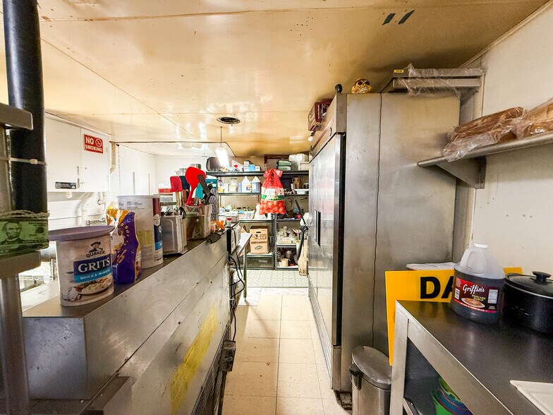 More Photos Of 1603 Central Blvd, Bull Shoals Restaurant For Sale