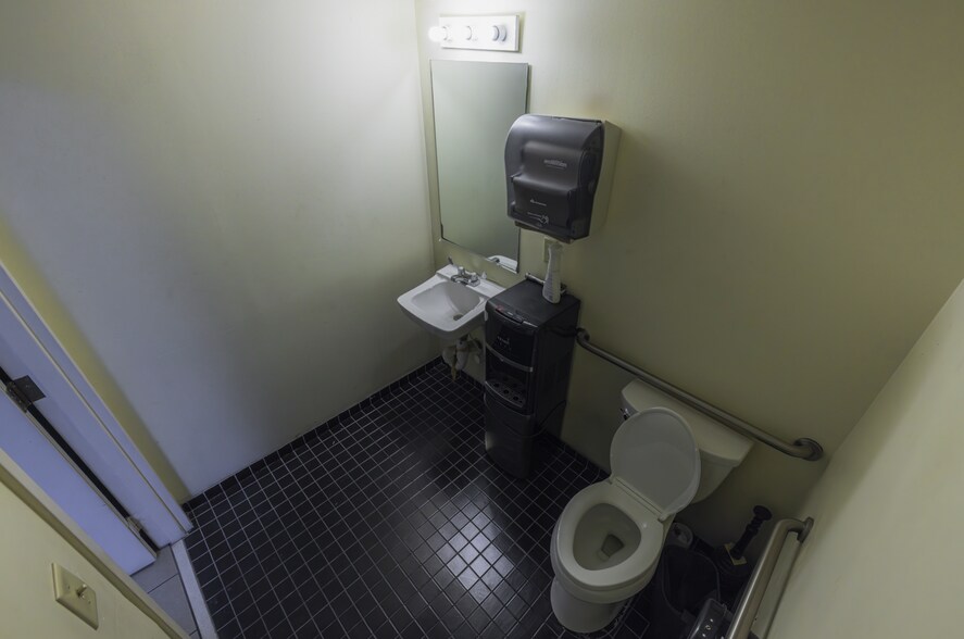 More Photos Of 2005 NW 110th Ave, Miami Warehouse For Lease