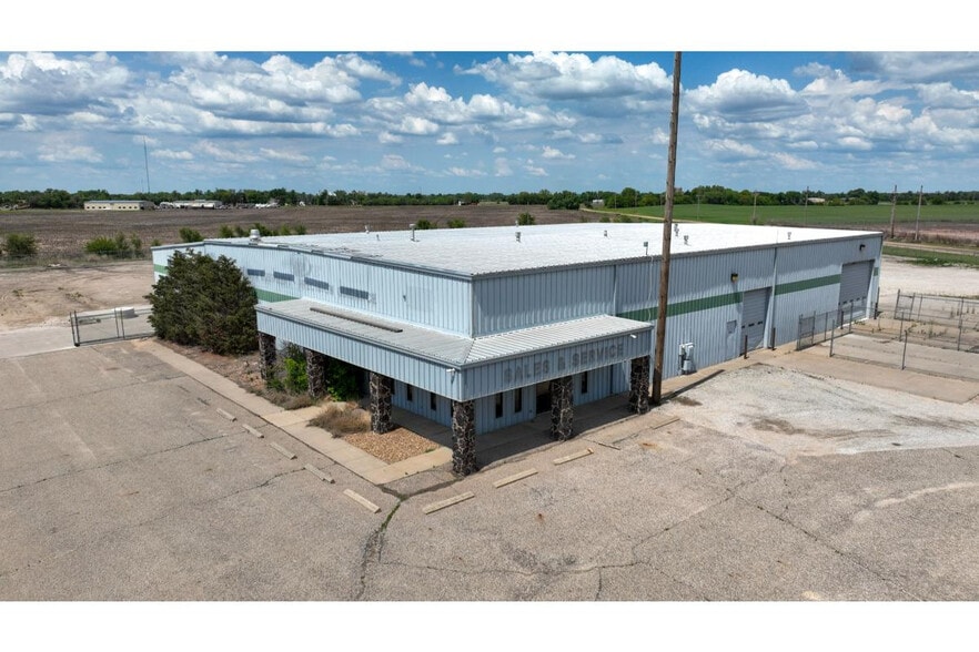 Primary Photo Of 241 SE 10 Rd, Great Bend Warehouse For Sale