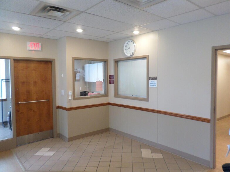More Photos Of 1140-1141 Quincy Ave, Dunmore Medical For Lease