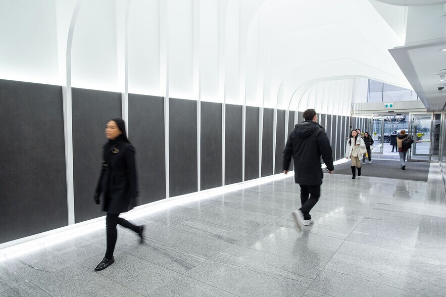 More Photos Of 33 Bloor St E, Toronto Office For Lease