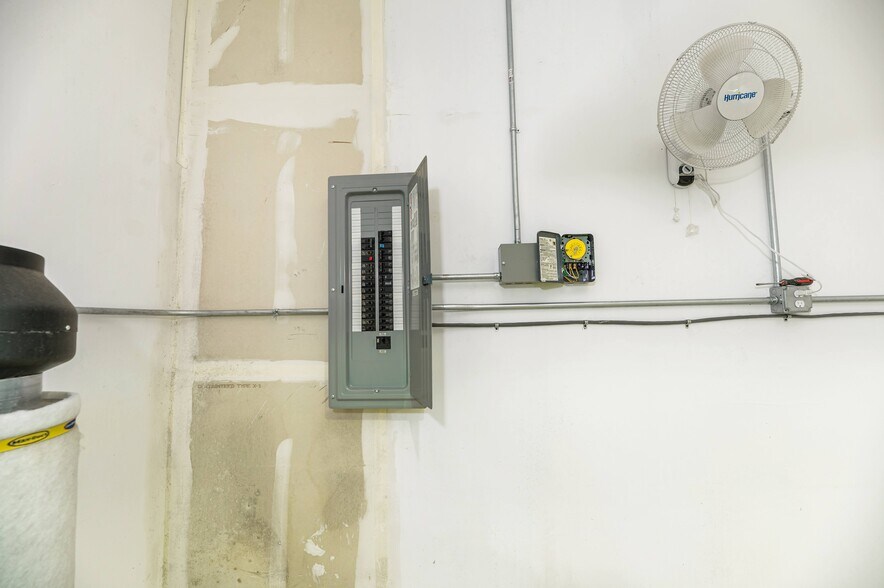 More Photos Of 3905 32nd St, Port Huron Truck Terminal For Sale