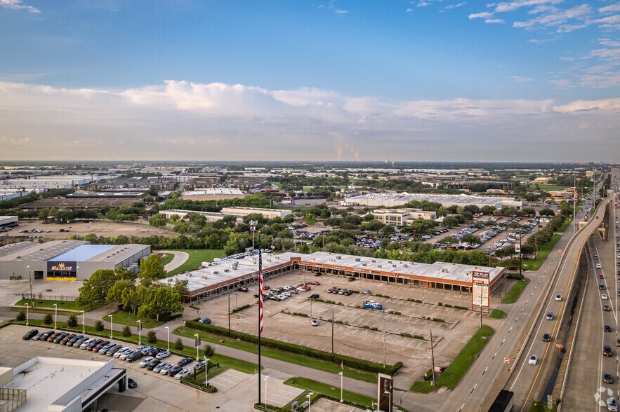 More Photos Of 11925 Southwest Fwy, Stafford Unknown For Lease