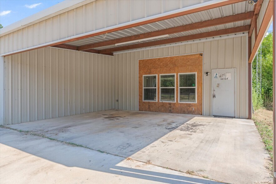 More Photos Of 10015 FM 751, Quinlan Flex For Sale