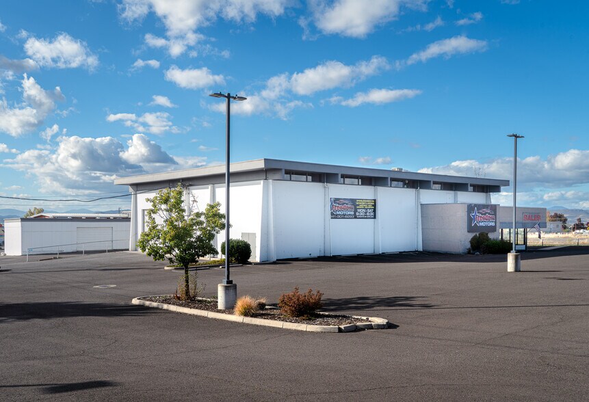 More Photos Of 1492 Burlcrest Dr, Medford Warehouse For Sale