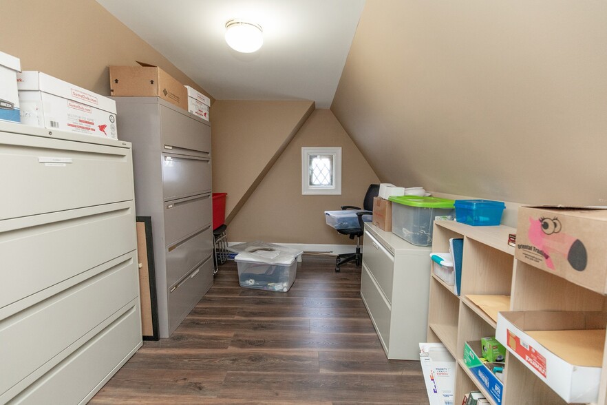 More Photos Of 111 Shivel Dr, Hendersonville Office For Sale