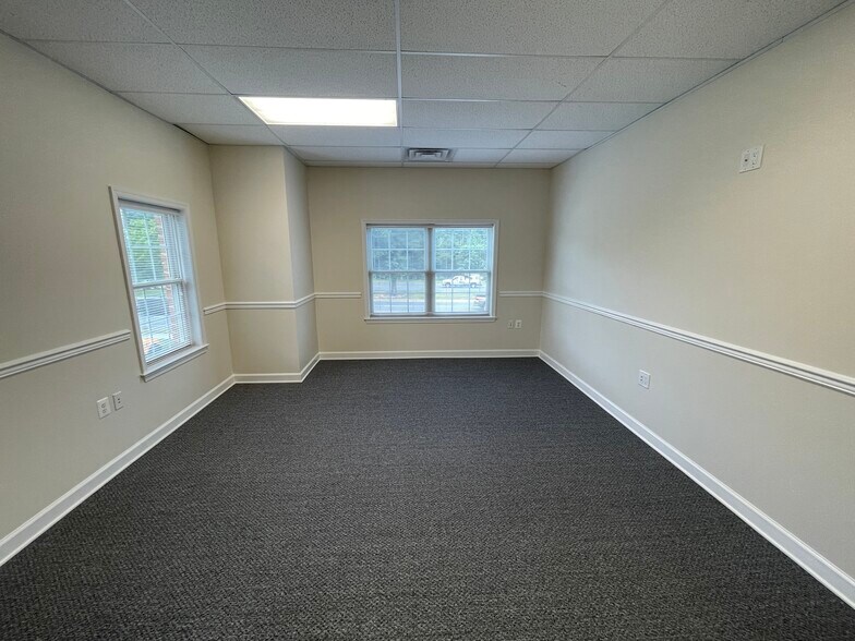 More Photos Of 23077 Three Notch Rd, California Office For Lease