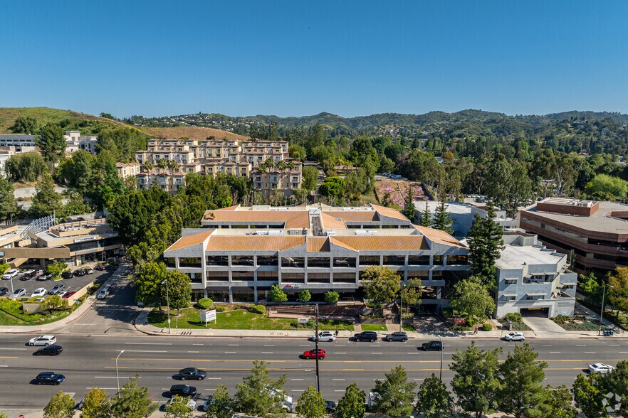 More Photos Of 20700 Ventura Blvd, Woodland Hills Loft Creative Space For Sale