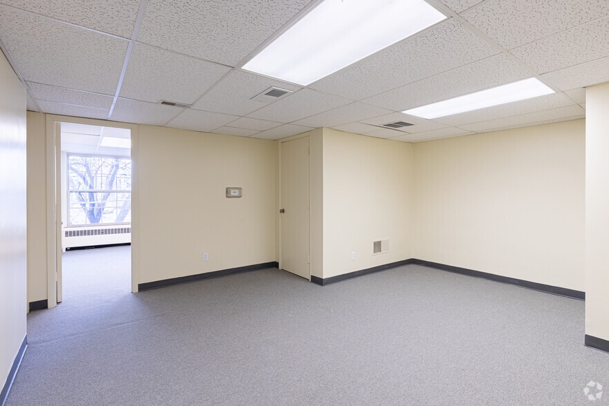 More Photos Of 7364-7390 Reading Rd, Cincinnati Storefront Retail Office For Lease