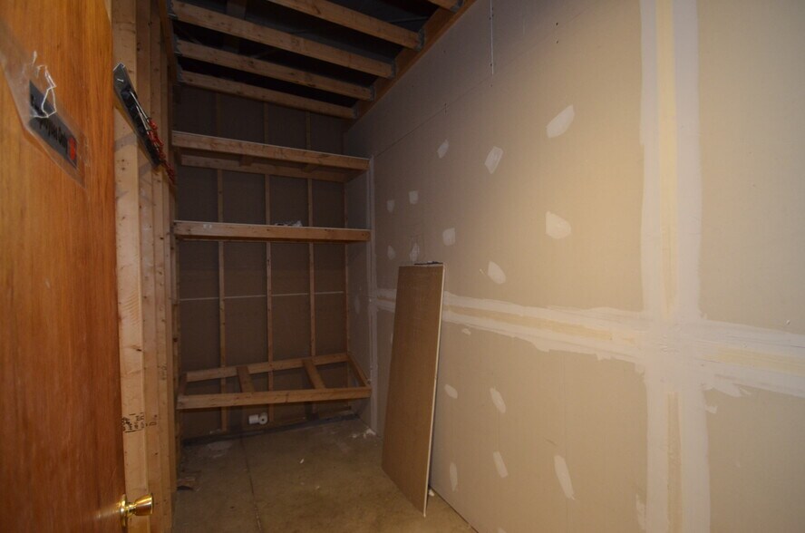 More Photos Of 31633 US-377 Hwy, Gordonville Light Distribution For Sale