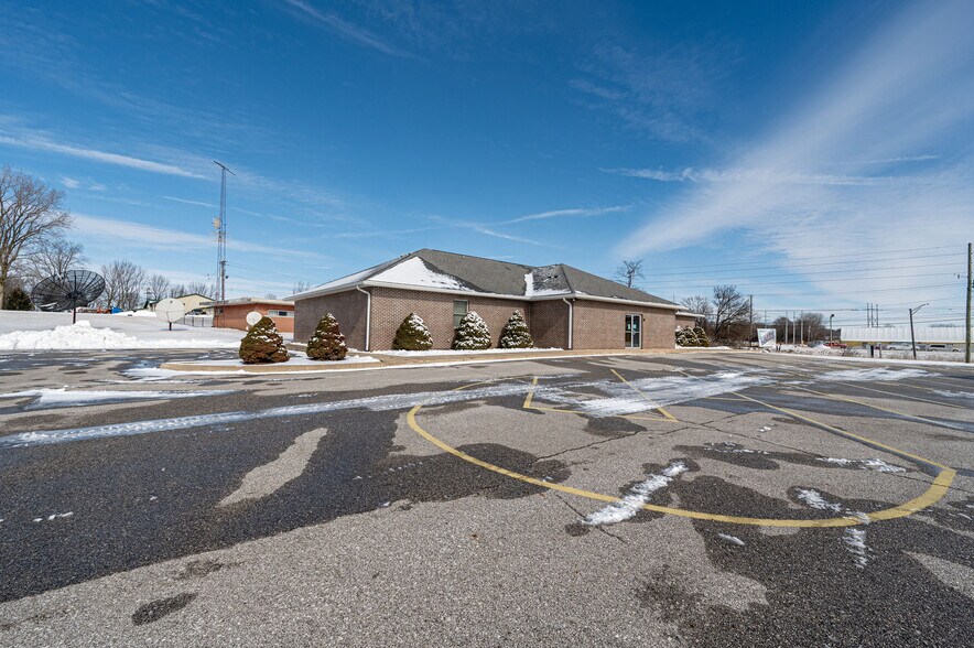 More Photos Of 1366 S Wabash St, Wabash Office For Sale