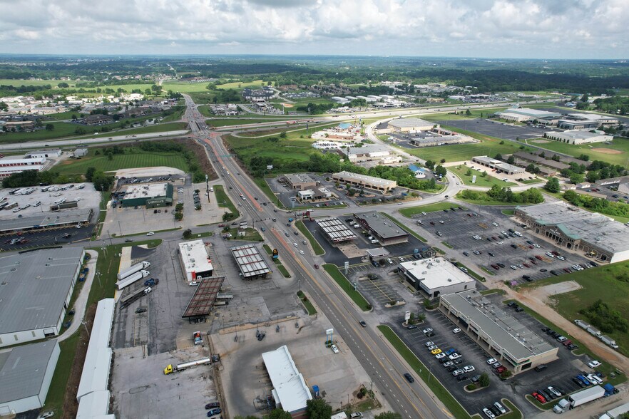 More Photos Of 1501-1513 W State Highway J, Ozark General Retail For Lease