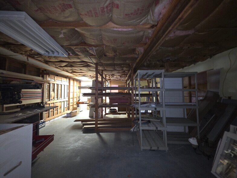 More Photos Of 2034 W 5th St, Washington Showroom For Sale
