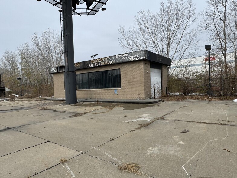 More Photos Of 6850 E Front St, Kansas City Freestanding For Sale