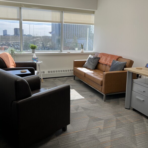 More Photos Of 801-803 W Big Beaver Rd, Troy Office For Lease