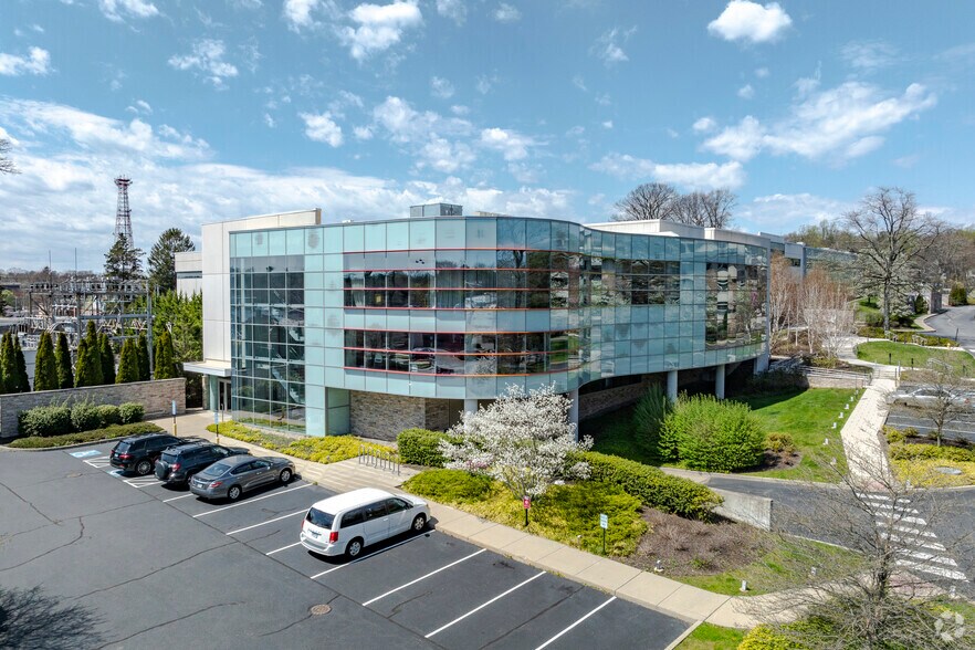 More Photos Of 595 Westport Ave, Norwalk Research And Development For Lease