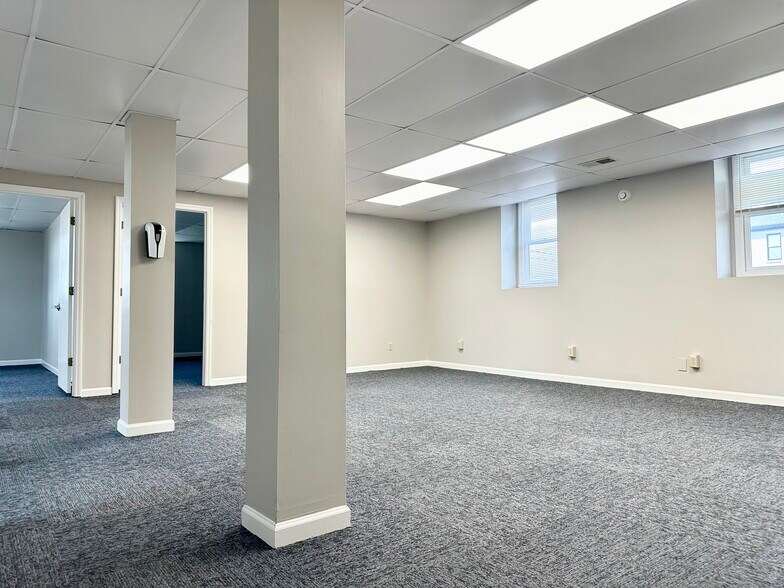 More Photos Of 190 Kings Daughters Dr, Frankfort Office For Sale