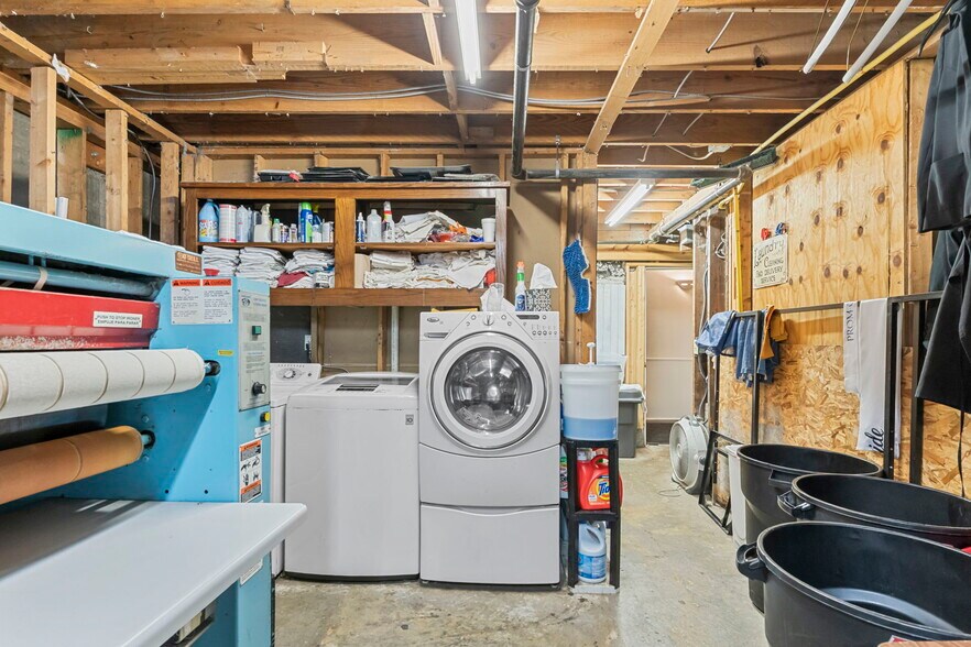 More Photos Of 138 E Market St, New Albany Lodge Meeting Hall For Sale