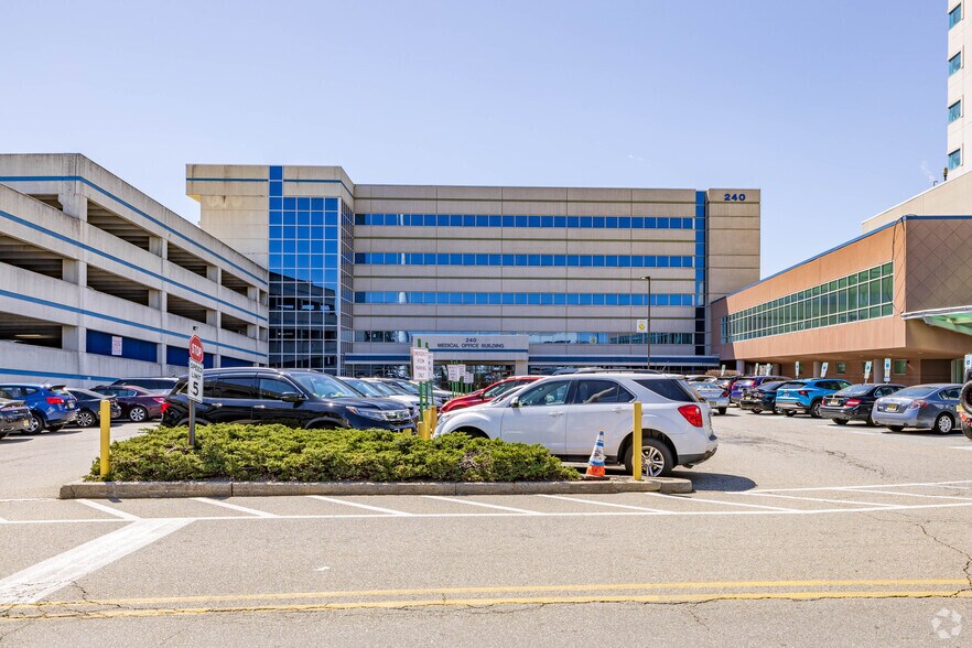 More Photos Of 240 Williamson St, Elizabeth Medical For Lease