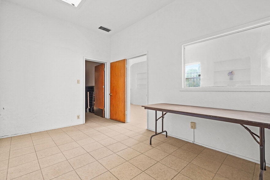 More Photos Of 1600 Wyoming Ave, El Paso Storefront Retail Residential For Sale