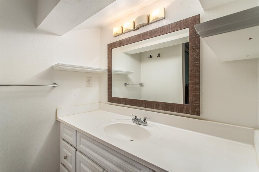 More Photos Of 358 N 6th St, Colton Warehouse For Sale