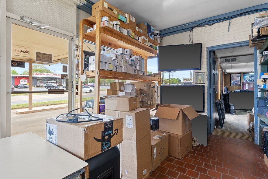 More Photos Of 1202 N Jefferson Ave, Mount Pleasant Specialty For Sale