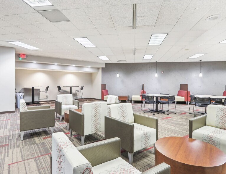 More Photos Of 10850 W Park Pl, Milwaukee Office For Lease