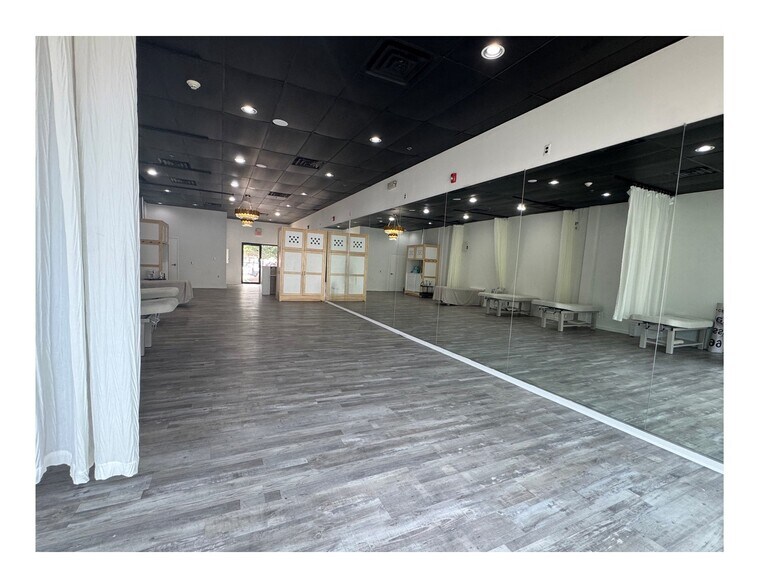 More Photos Of 517-525 S Livingston Ave, Livingston Freestanding For Lease
