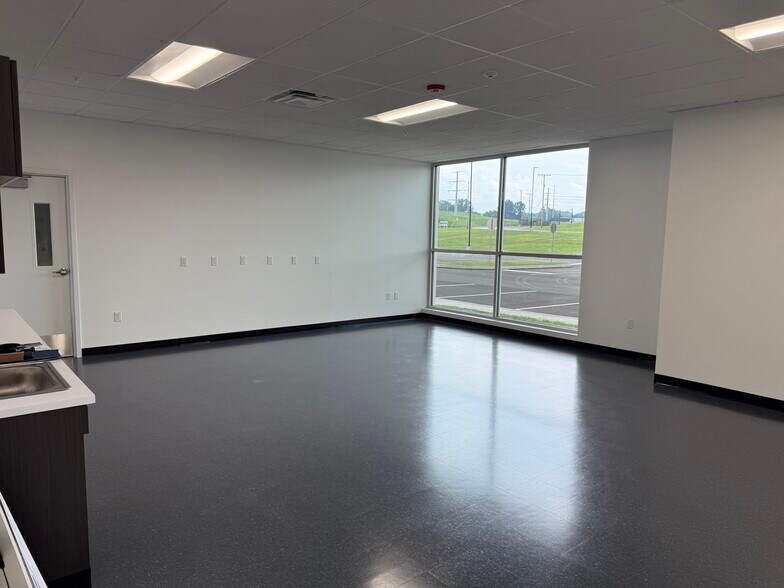 More Photos Of Canal Rd, Manchester Unknown For Lease