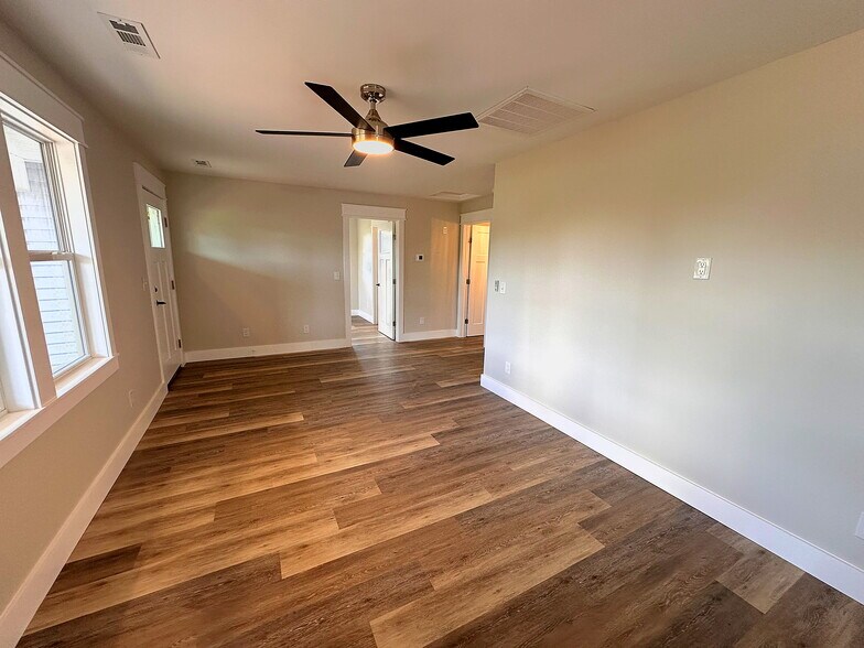 More Photos Of 5735 Fallston Rd, Lawndale Flex For Sale