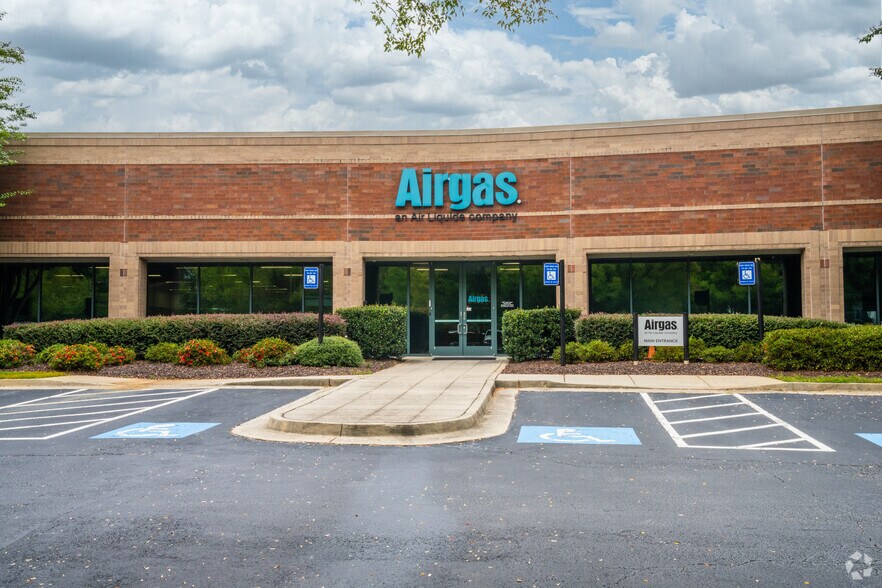 More Photos Of 2015 Vaughn Rd, Kennesaw Business Park For Sale