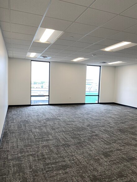 More Photos Of 504 Broadway St, Alexandria Storefront Retail Office For Lease