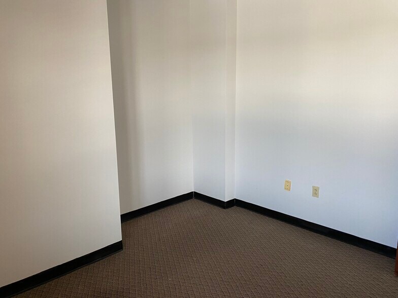 More Photos Of 2295 S Hiawassee Rd, Orlando Office For Sale