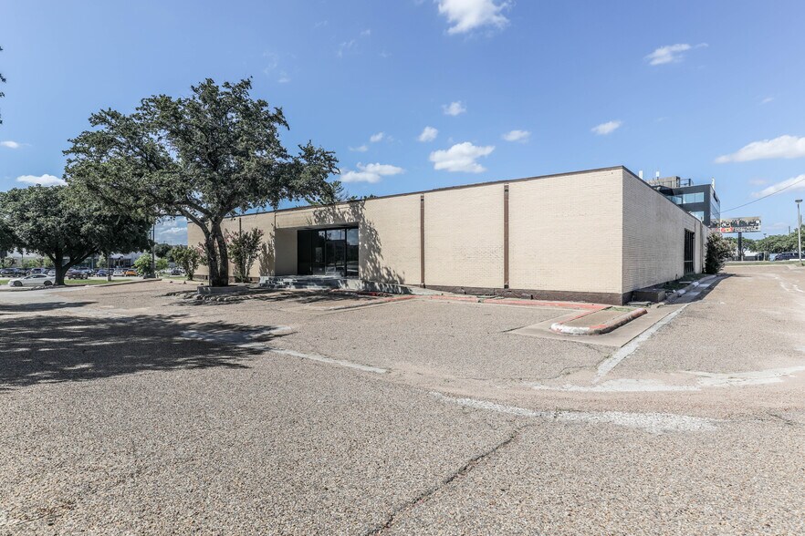 More Photos Of 7471 Marvin D Love Fwy, Dallas General Retail For Sale