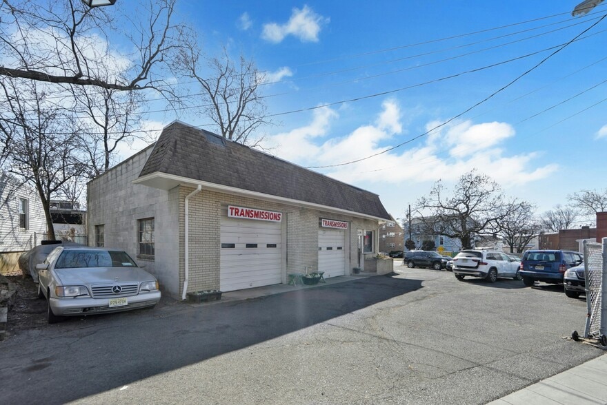 More Photos Of 2139 Springfield Ave, Vauxhall Auto Repair For Sale