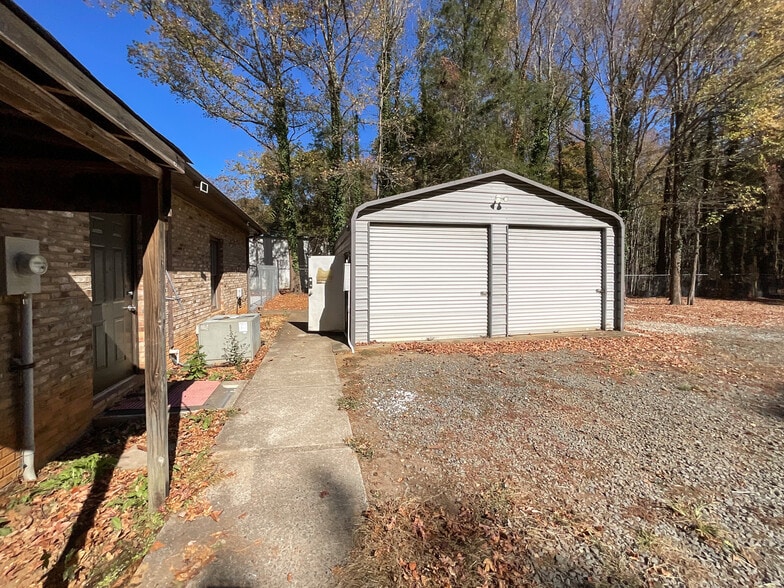 More Photos Of 1804 Lucas Ln, Charlotte Industrial For Lease