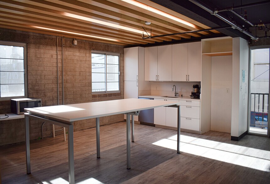 More Photos Of 124 S 6th St, Las Vegas Storefront Retail Office For Lease