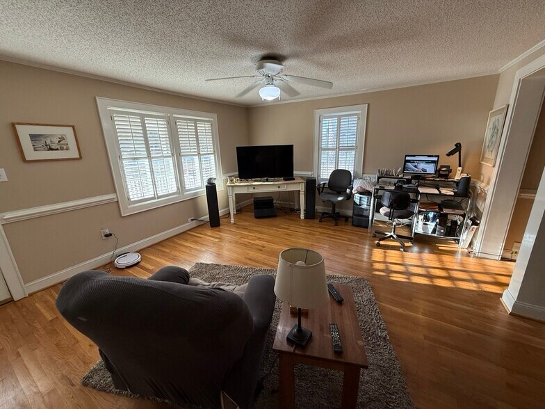More Photos Of 2113 Wrightsville Ave, Wilmington Flex For Sale