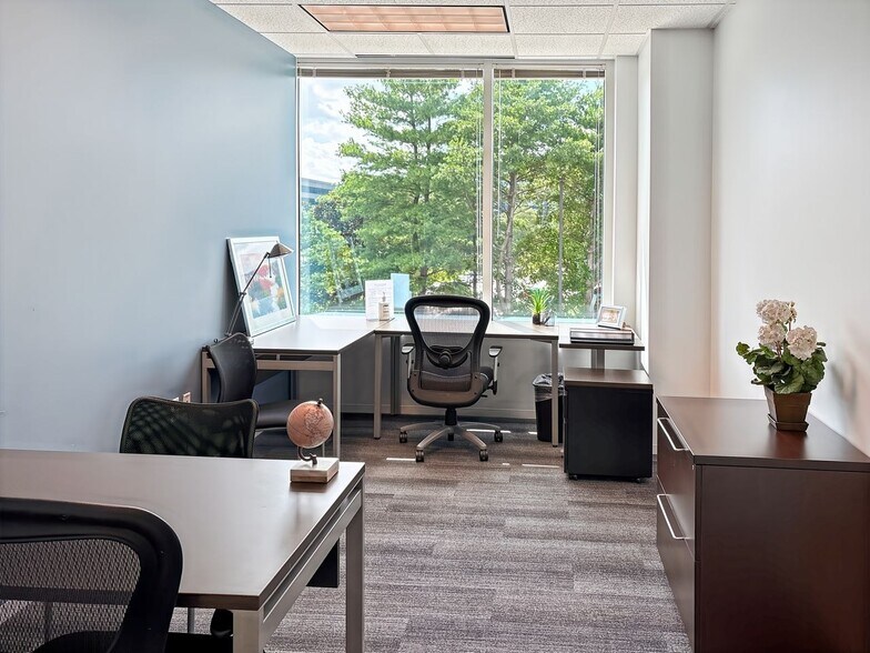 More Photos Of 320 Seven Springs Way, Brentwood Coworking Space