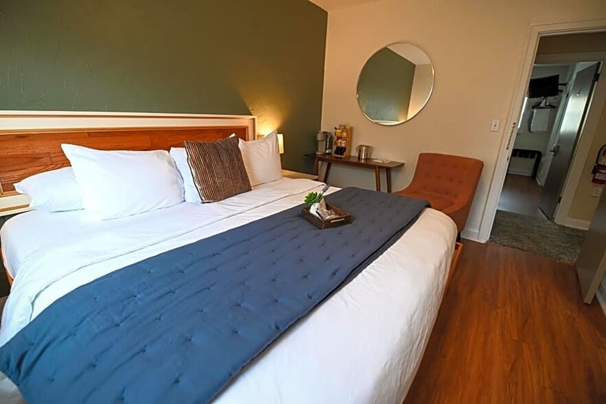 More Photos Of 5653 Lake Rd, Geneva Hotel For Sale