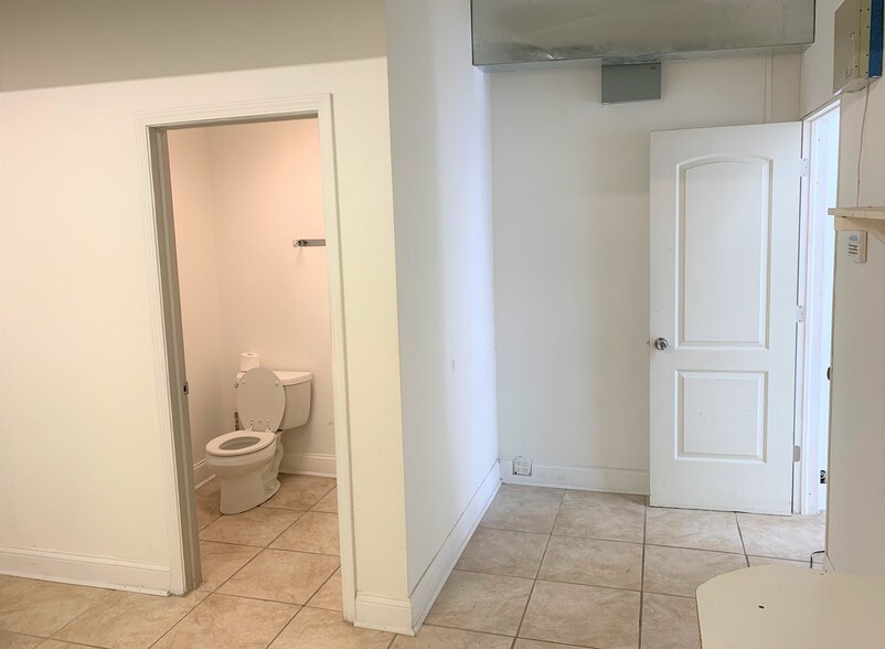 More Photos Of 3512 W 26th St, Chicago Storefront For Lease